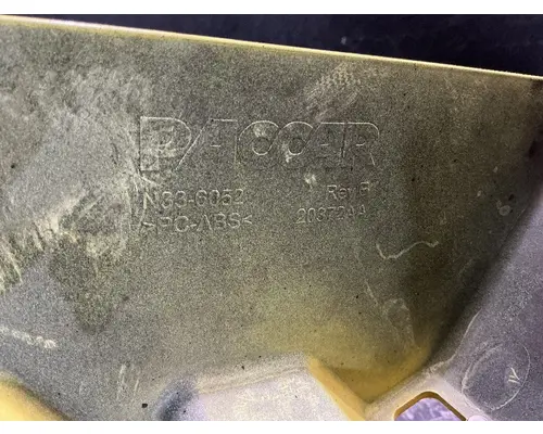 PETERBILT 587 Side Fairing