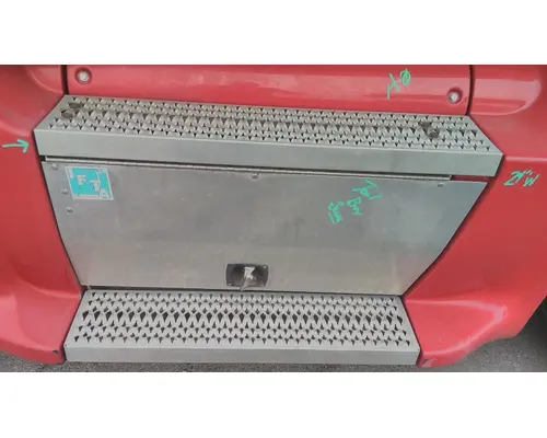 PETERBILT 587 TOOL BOX