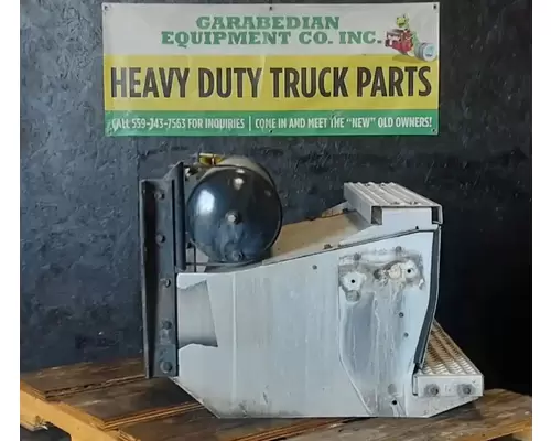 PETERBILT 587 Tool Box