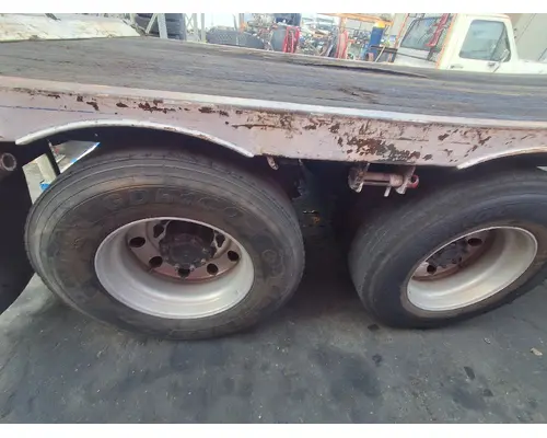 PETERBILT Air Trac Cutoff Tandem Axle