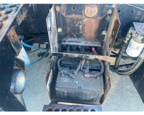 PETERBILT YT 30 Battery Box