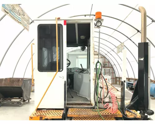 PETERBILT YT 30 Cab Assembly
