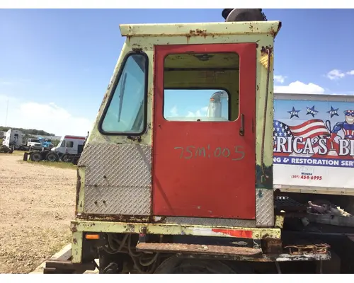 PETERBILT YT 30 Door Assembly, Front