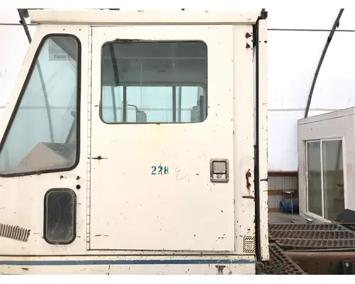 PETERBILT YT 30 Door Assembly, Front