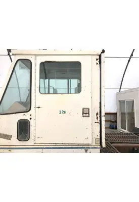 PETERBILT YT 30 Door Assembly, Front