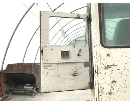 PETERBILT YT 30 Door Assembly, Front