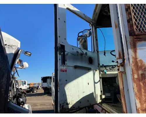 PETERBILT YT 30 Door Assembly, Front