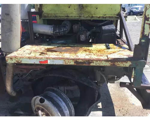 PETERBILT YT 30 Fender