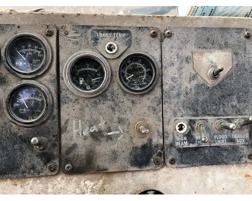 PETERBILT YT 30 Instrument Cluster