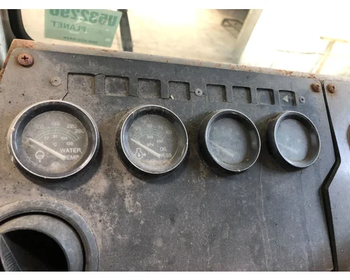 PETERBILT YT 30 Instrument Cluster