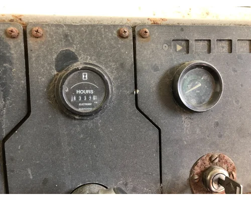 PETERBILT YT 30 Instrument Cluster