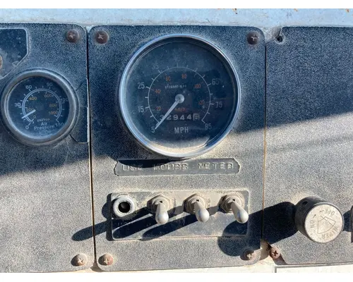 PETERBILT YT 30 Instrument Cluster