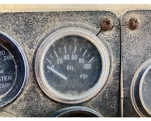 PETERBILT YT 30 Instrument Cluster