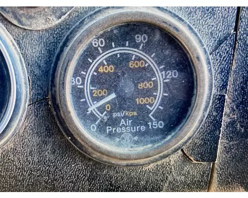 PETERBILT YT 30 Instrument Cluster