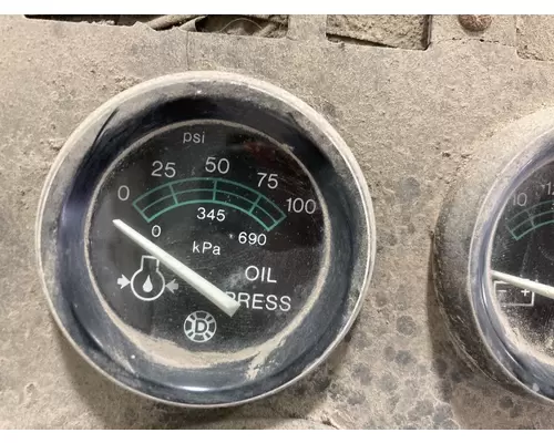 PETERBILT YT 30 Instrument Cluster