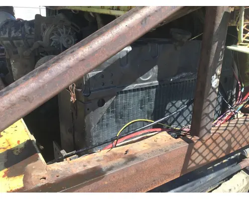 PETERBILT YT 30 Radiator