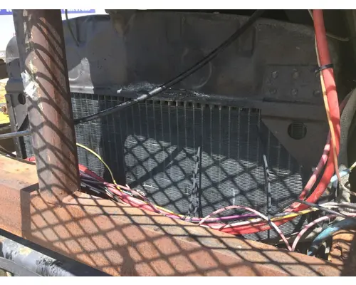 PETERBILT YT 30 Radiator