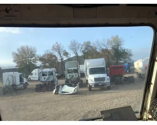 PETERBILT YT 30 Windshield Glass