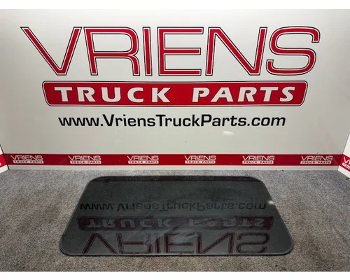 PETERBILT  Back Glass