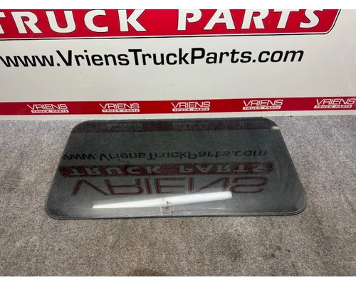 PETERBILT  Back Glass
