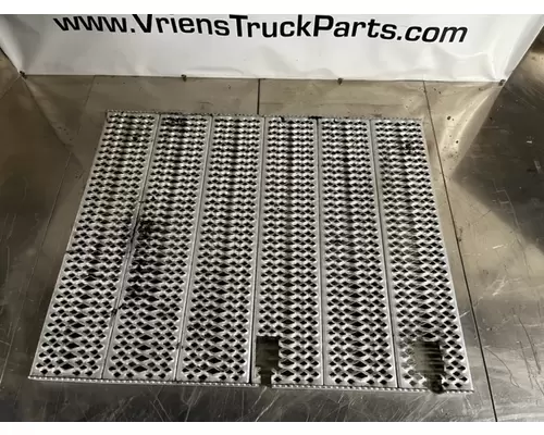 PETERBILT  Catwalk  Deck Plate