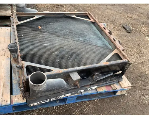 PETERBILT  Radiator