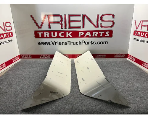 PETERBILT  Sun Visor - External