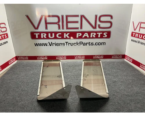 PETERBILT  Sun Visor - External