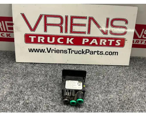 Dash / Console Switch PACCAR  Vriens Truck Parts