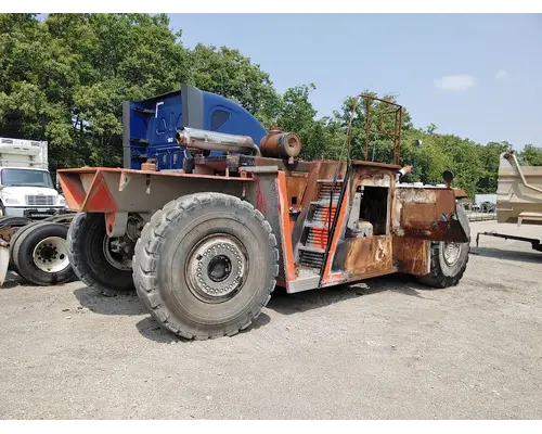 Equipment (Whole Vehicle) paling Lift truck 40 T Truck Salvage International Inc