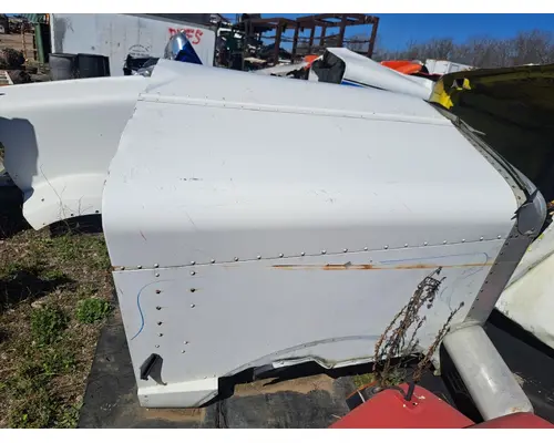 Hood PETERBILT  Truck Salvage International Inc