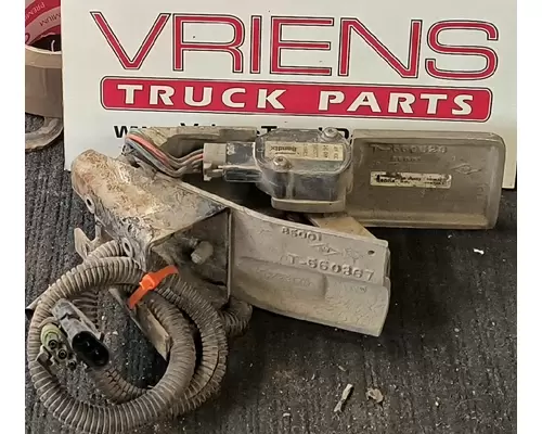Brake / Clutch Pedal Box PETERBILT  Vriens Truck Parts