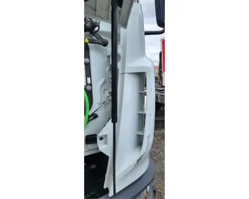 Peterbilt 220 Cowl