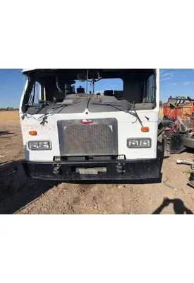 Peterbilt 320 Axle Assembly, Front (Steer)