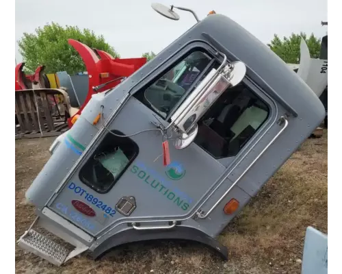 Peterbilt 320 Cab