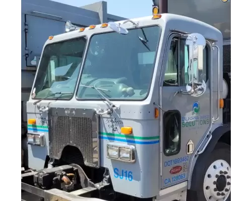 Peterbilt 320 Cab