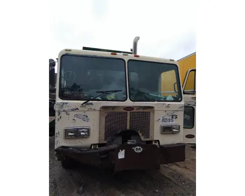 Cab PETERBILT 320 LKQ Evans Heavy Truck Parts