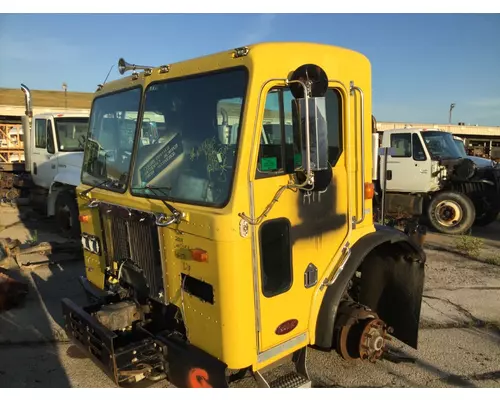 Cab PETERBILT 320 LKQ Heavy Truck - Goodys