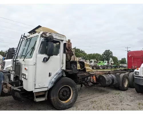 Complete Vehicle PETERBILT 320 2679707 Ontario Inc