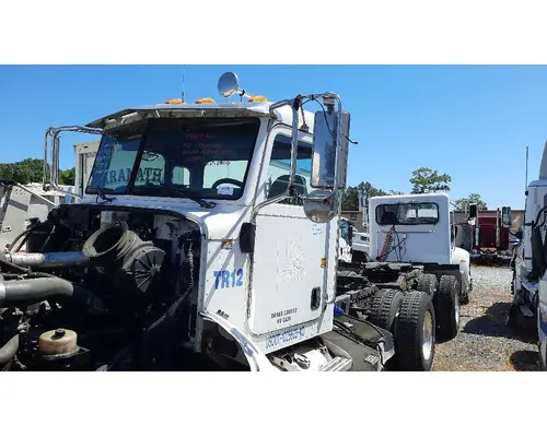 Cab PETERBILT 330 LKQ Heavy Truck Maryland