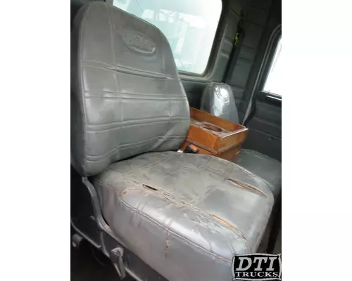 Seat, Front PETERBILT 330 DTI Trucks