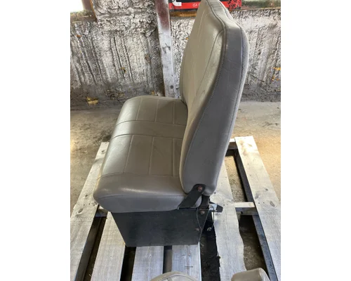 Peterbilt 330 Seat, Front