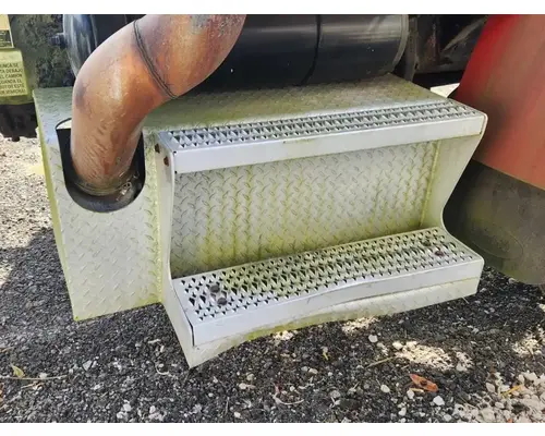 DPF (Diesel Particulate Filter) Peterbilt 335 Complete Recycling Group LLC