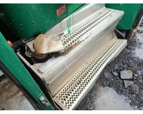 DPF (Diesel Particulate Filter) Peterbilt 337 Complete Recycling Group LLC