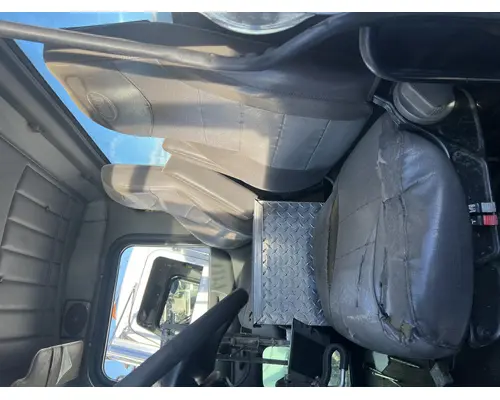 Seat, Front PETERBILT 337 DTI Trucks