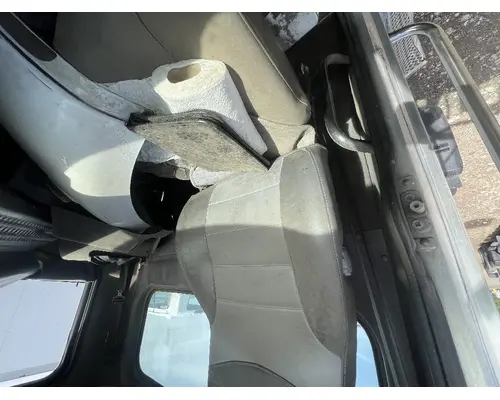 Seat, Front PETERBILT 337 DTI Trucks