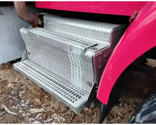 Peterbilt 348 DPF (Diesel Particulate Filter)
