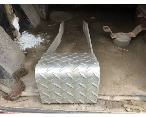 Peterbilt 352 COE Step (Fuel Tank, Fairing