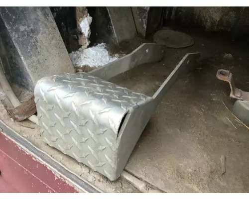 Peterbilt 352 COE Step (Fuel Tank, Fairing