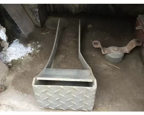 Peterbilt 352 COE Step (Fuel Tank, Fairing